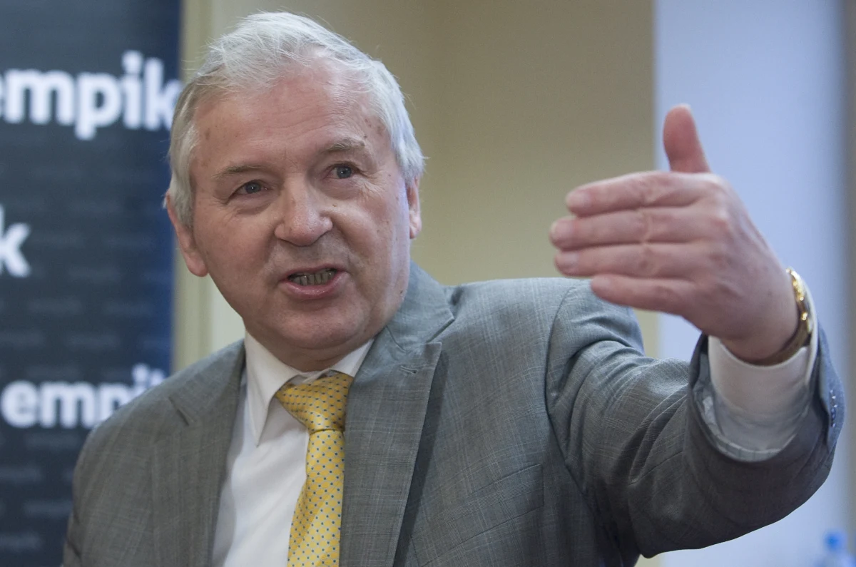 Propozycja Platformy Obywatelskiej dotycząca rozwiązania problemu kredytów na zakup nieruchomości, zaciąganych w obcych walutach, wydaje się sensowna - mówi główny ekonomista Business Centre Club prof. Stanisław Gomułka.