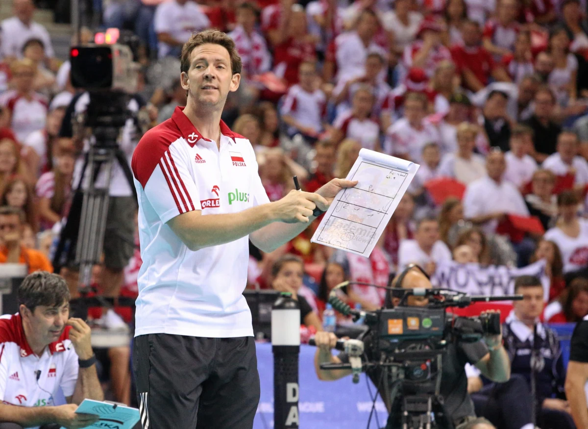 15 biało-czerwonych siatkarzy rozpoczyna dziś w Spale krótkie zgrupowanie przed turniejem finałowym Ligi Światowej, który w tym roku zostanie rozegrany w Rio de Janeiro i będzie dla Brazylijczyków przedolimpijskim testem - głównie organizacyjnym. Kadra wyleci do Brazylii w sobotę. Selekcjoner wybierze 14 siatkarzy. Kto odpadnie?