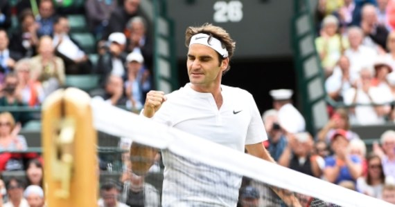 Rozstawiony z dwójką Szwajcar Roger Federer pokonał Francuza Gillesa Simona (nr 12.) 6:3, 7:5, 6:2 i awansował do półfinału wielkoszlemowego turnieju tenisowego na trawiastych kortach Wimbledonu. O miejsce w finale zagra ze Szkotem Andym Murrayem (3.).