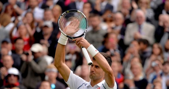 Broniący tytułu i najwyżej rozstawiony Serb Novak Djoković pokonał Chorwata Marina Cilicia (nr 9.) 6:4, 6:4, 6:4 i awansował do półfinału wielkoszlemowego turnieju tenisowego w Wimbledonie. Jego kolejnym rywalem będzie Francuz Richard Gasquet (21.).