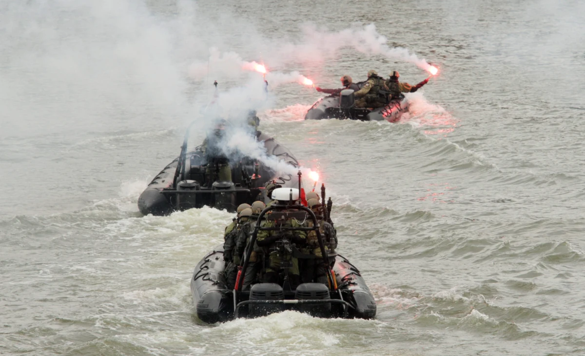 Kilkudziesięciu żołnierzy planuje przyjąć jednostka specjalna NIL z krakowskich Pychowic. Chętni będą musieli przejść morderczą selekcję - informuje w czwartkowym wydaniu "Dziennik Polski". By zostać komandosem, trzeba być już żołnierzem zawodowym.