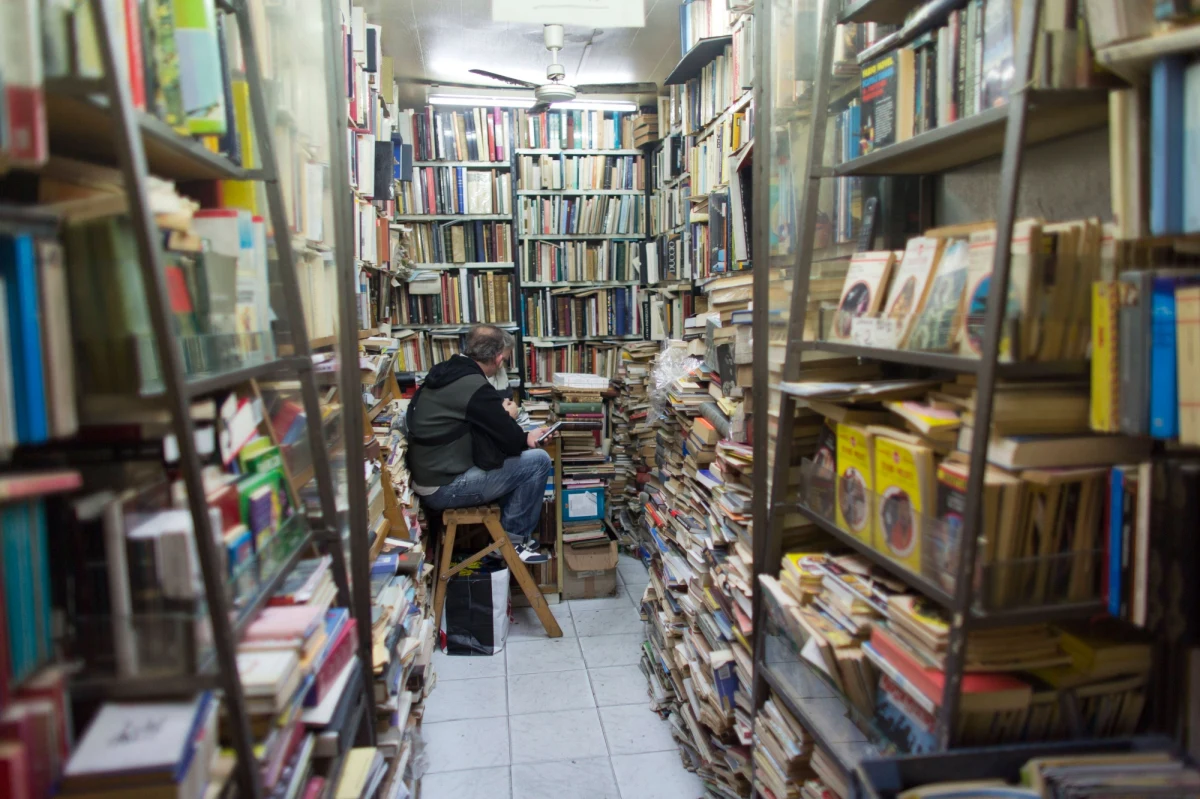 241 książek wypożyczyła z biblioteki i przeczytała w ciągu pół roku włoska emerytka rekordzistka. Mówi, że ma niską emeryturę i że to książki pozwalają jej oderwać się od codziennych problemów i zapewniają jej spokój oraz pogodę ducha.
