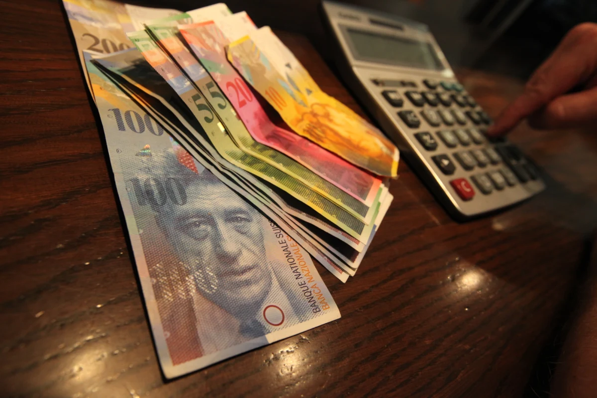 Przygotowane przez Platformę Obywatelską wyliczenia dotyczące kosztów pomocy frankowiczom mogą być zaniżone - ostrzegają eksperci. Posłowie PO twierdzą, że zmiany będą kosztować banki 9 i pół miliarda złotych. Złożony wczoraj w Sejmie projekt ustawy zakłada, że frankowi kredytobiorcy będą mogli przewalutować kredyt na złote po kursie w jakim brali kredyt. 