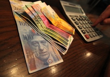 Eksperci: PO zaniżyła bankowe koszty przewalutowania kredytów we frankach