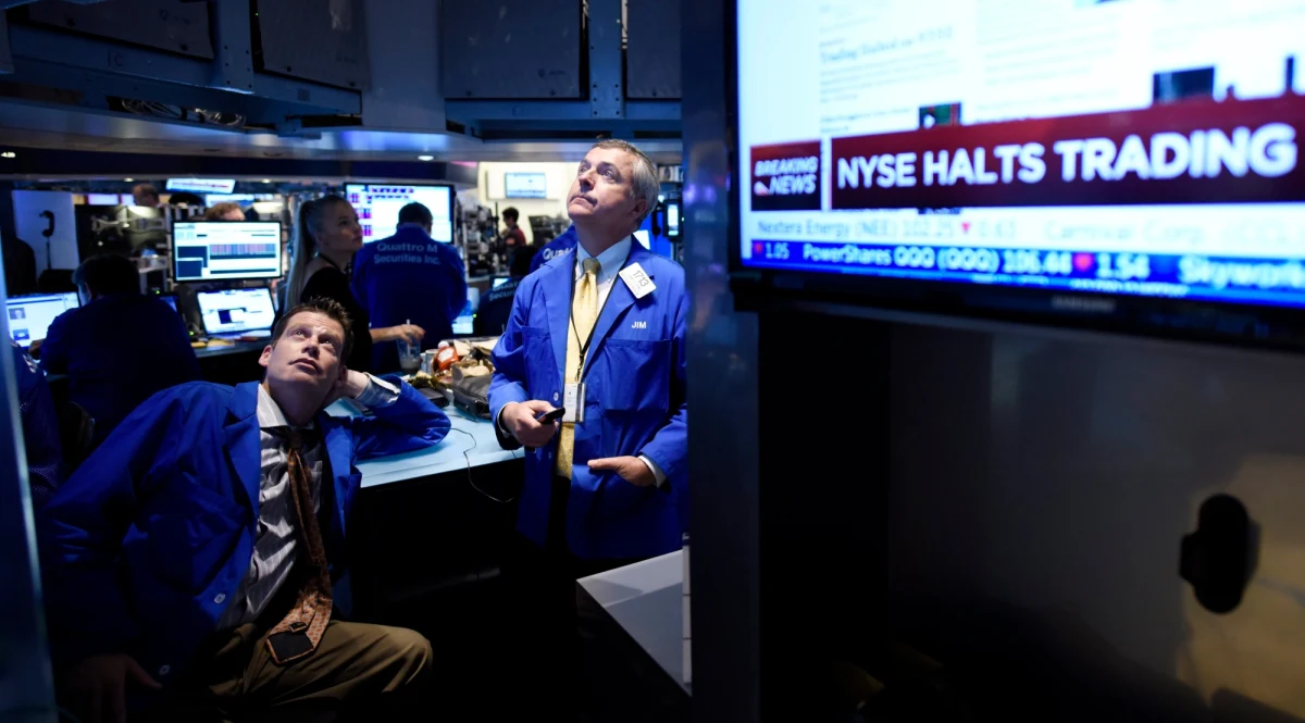 To nie był atak hakerów - twierdzą szefowie nowojorskiej giełdy. Wczoraj przez trzy godziny giełda nie działała z powodu awarii informatycznej. Nie była to pierwsza w ostatnich tygodniach taka tajemnicza awaria za oceanem. 