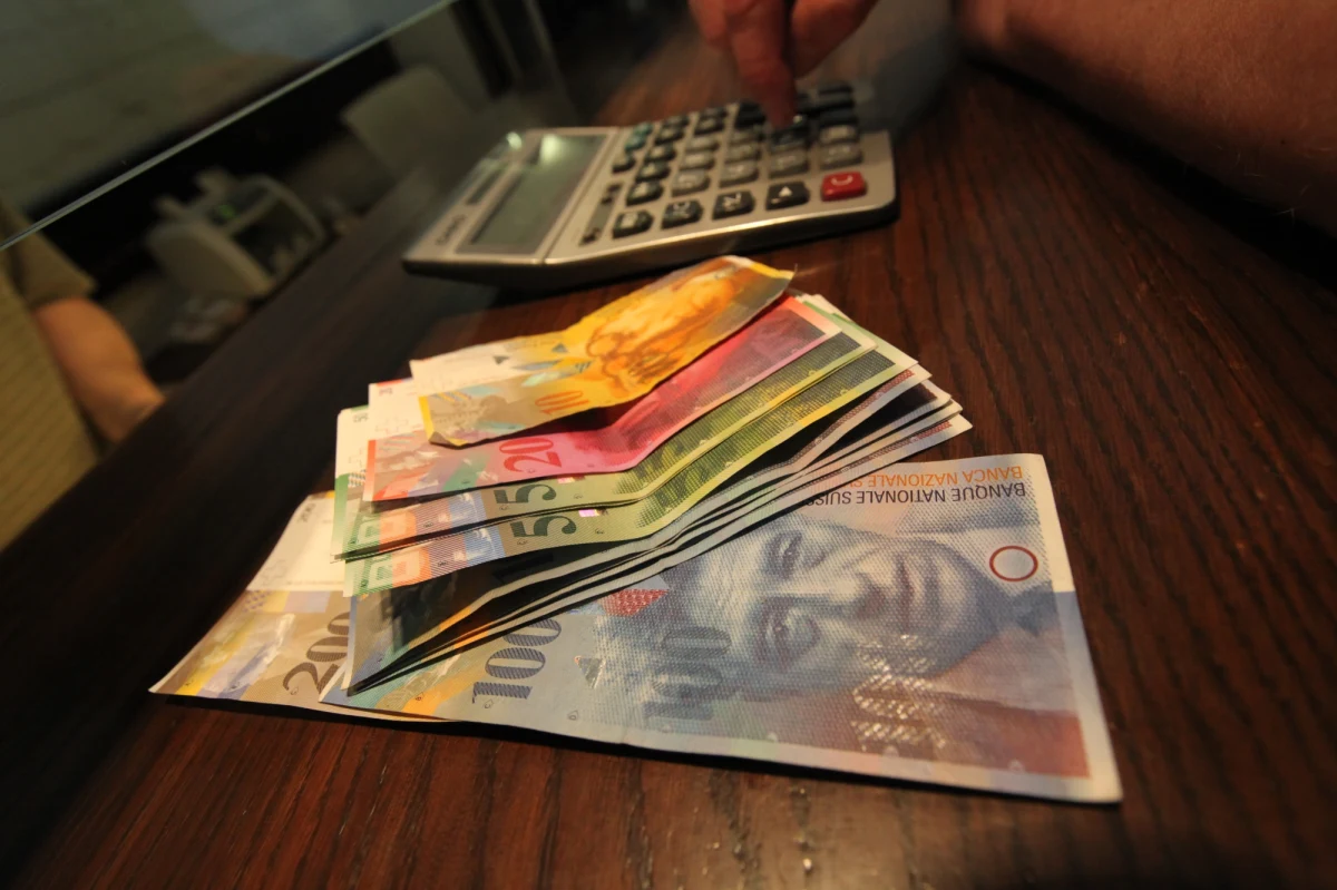 W pierwszym roku obowiązywania nowych przepisów, tylko cztery procent kredytobiorców we frankach, będzie mogła skorzystać z przewalutowania kredytów na złotówki. Wczoraj szczegóły projektu przedstawiła Platforma Obywatelska. 
