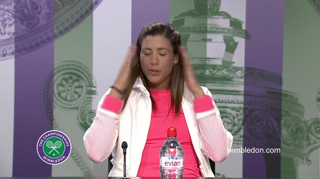 Agnieszka Radwańska mówi, że przeciwniczka zagrała dobry mecz, bez wzlotów i upadków, ale stawia w finale na Serenę Williams. Z kolei Garbine Muguruza przyznaje, że całe życie pracuje się po to, żeby znaleźć się w finale turnieju wielkoszlemowego, a finał z Sereną Williams jest najlepszym, jaki można sobie wyobrazić. Mugura wygrała z Radwańską w półfinale Wimbledonu 6:2, 3:6, 6:3.