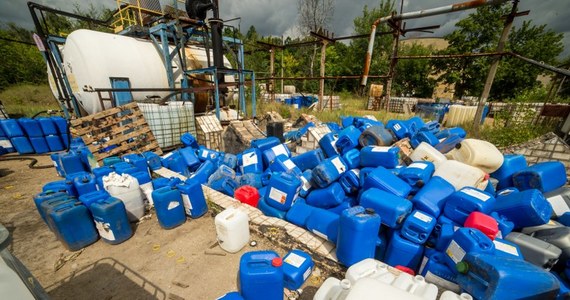 Na terenie byłych zakładów chemicznych Zachem w Bydgoszczy patrol straży miejskiej znalazł składowisko pojemników z chemikaliami. Niezabezpieczone pojemniki znajdowały się na ogólnodostępnym i nieogrodzonym terenie. 