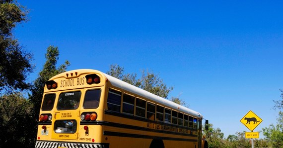 7-latka została rzekomo trzykrotnie zgwałcona przez swojego 13-letniego kolegę. Incydent miał mieć miejsce w trakcie jazdy autobusem szkolnym do placówki Chimacum Middle School w stanie Waszyngton. Ani kierowca, ani żaden z pasażerów nie potwierdził zajścia. 