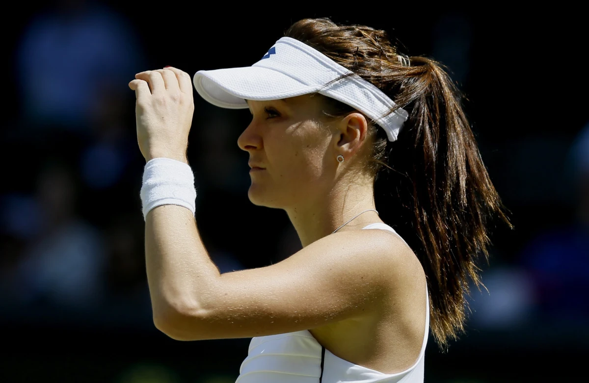 "Obie zawodniczki zasłużyły na wielkie brawa" - tak Wojciech Fibak podsumował półfinałowy mecz Wimbledonu, w którym Agnieszka Radwańska przegrała z niżej notowaną Hiszpanką Garbine Muguruzą. Dodał, że jest dumny z Polki. "W wielkim stylu powraca do pierwszej światowej dziesiątki" - zaznaczył.