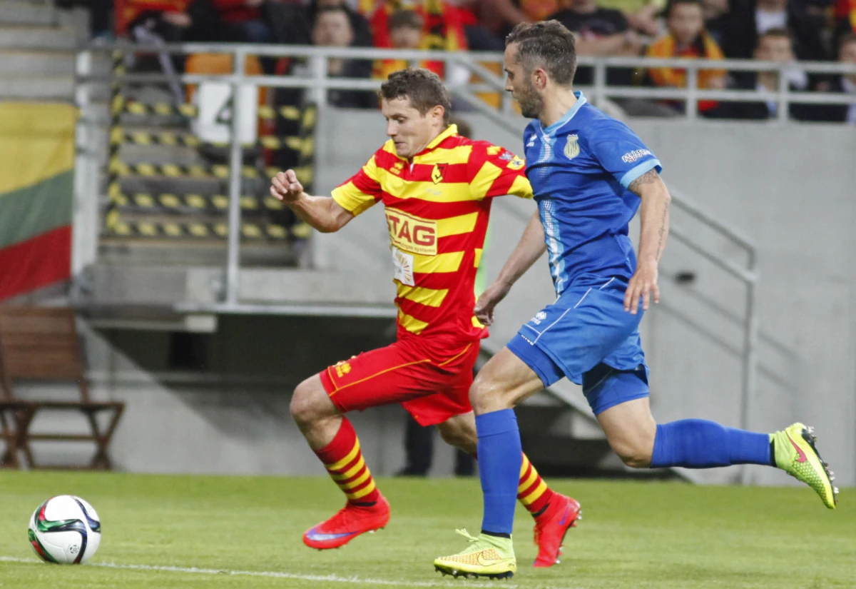 Aż 8:0 wygrali przed własną publicznością piłkarze Jagiellonii Białystok z litewskim FK Kruoja Pokroje i awansowali do drugiej rundy eliminacji Ligi Europejskiej. Pierwszą fazę przeszedł także Śląsk Wrocław, który w czwartkowym rewanżu wygrał u siebie ze słoweńskim NK Celje 3:1. 