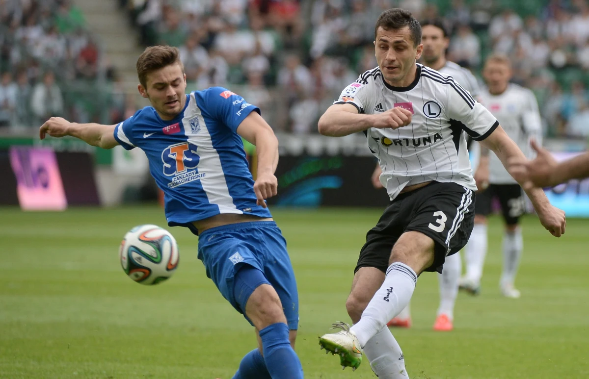 Po cztery transfery dokonały Lech Poznań i Legia Warszawa w przerwie między piłkarskimi sezonami. Wieczorem mistrz Polski i zdobywca krajowego Pucharu zagrają o Superpuchar Polski. Która z drużyn przystąpi do tego pojedynku w silniejszym zestawieniu?