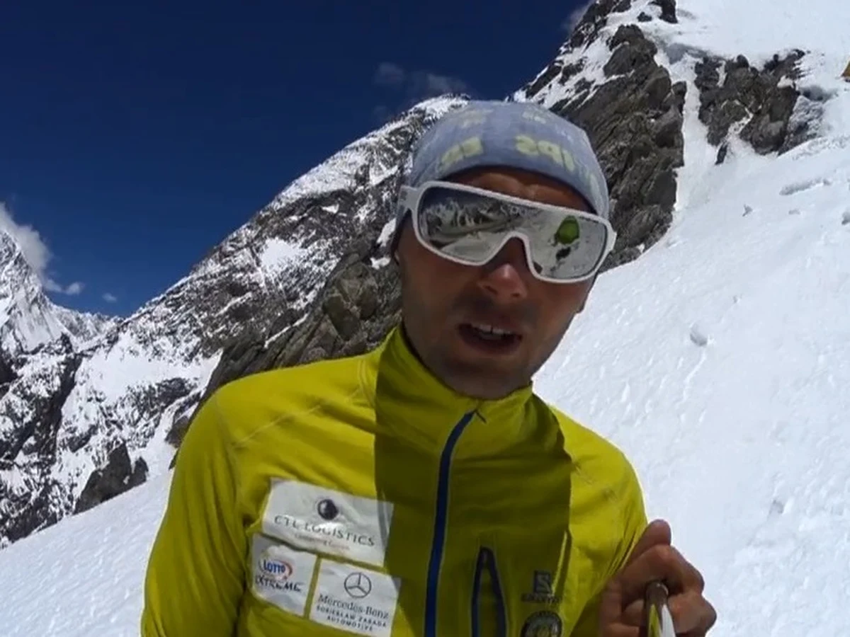 Andrzej Bargiel, który jako pierwszy chce zjechać na nartach z Broad Peaku w Karakorum, przygotowuje się do ataku szczytowego w bazie pod ośmiotysięcznikiem. Ma za sobą pierwsze aklimatyzacyjne wyjścia w górę. Po dotarciu do obozu II nagrał film z pozdrowieniami dla słuchaczy RMF FM i prośbą o trzymanie kciuków.