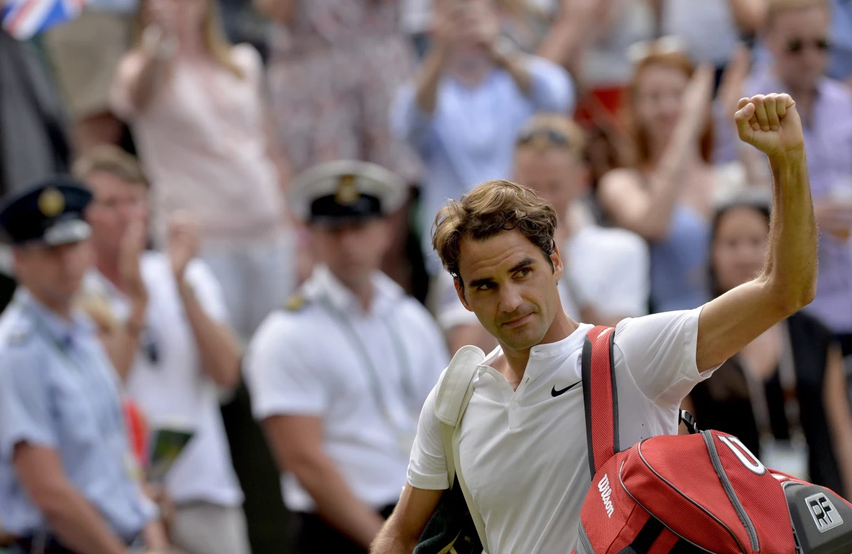 Broniący tytułu Serb Novak Djoković i rozstawiony z dwójką, siedmiokrotny triumfator Szwajcar Roger Federer zmierzą się w niedzielnym finale wielkoszlemowego turnieju tenisowego w Wimbledonie. Obaj pokonali swoich rywali w półfinałach w trzech setach.