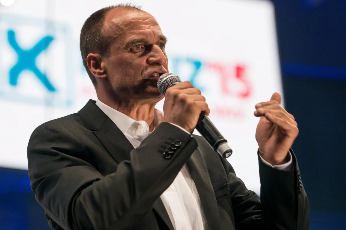 Główni współpracownicy Pawła Kukiza z kampanii prezydenckiej nie znaleźli się na zaprezentowanej przez niego liście pełnomocników powołanego ruchu - czytamy w sobotniej "Gazecie Wyborczej". W grupie 18 osób nie ma nikogo ze skłóconych z liderem Bezpartyjnych Samorządowców ani z Ruchu JOW.