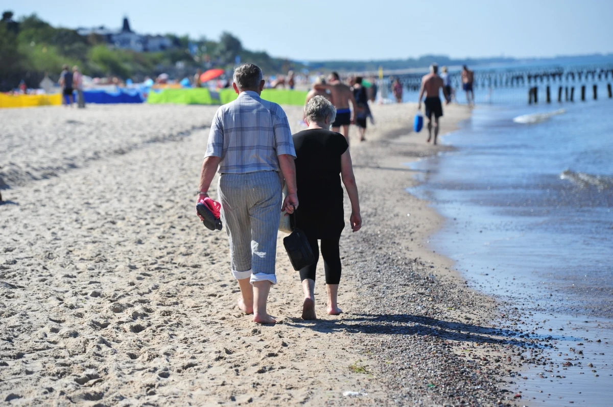 Od poniedziałku można kąpać się już w Bałtyku w kąpieliskach Ustronie Morskie, Sarbinowo, Unieście oraz Mielno - informuje rzecznik Wojewódzkiej Stacji Sanitarno-Epidemiologicznej w Szczecinie Małgorzata Kapłan.