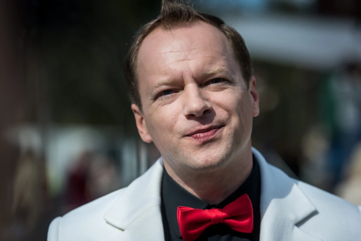 Reżyser obsypanych nagrodami „Bogów” z Tomaszem Kotem w roli głównej wrócił na plan filmowy! Łukasz Palkowski rozpoczął zdjęcia do serialu kryminalnego „Belfer”. Główną rolę w tej produkcji zagra Maciej Stuhr. 