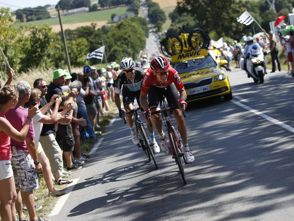 "Nikt nie przejmuje się mistrzem świata, czy liderem wyścigu. Kiedyś Mario Cipollini mówił: „Piano” i nikt nie śmiał go wyprzedzić. Teraz tego nie ma"- mówi RMF FM Michał Gołaś. "Presja na Tour de France jest ogromna. Peleton po prostu się zmienia"- dodaje kolarz Etixx Quick Step.