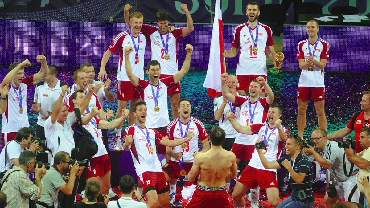 Brazylijskie Rio de Janeiro - właśnie tam odbywa się turniej Final Six tegorocznej Ligi Światowej. Biało-czerwoni zwyciężyli w tej prestiżowej imprezie raz - w 2012 roku. "Czujemy się naprawdę silni i chcemy triumfować" - mówił jeszcze przed wylotem do Brazylii nasz środkowy Piotr Nowakowski. Trzymamy kciuki za mistrzów świata - a przy okazji pytamy Was, co wiecie o rozgrywkach Ligi Światowej? Sprawdźcie się w naszym quizie. Powodzenia!