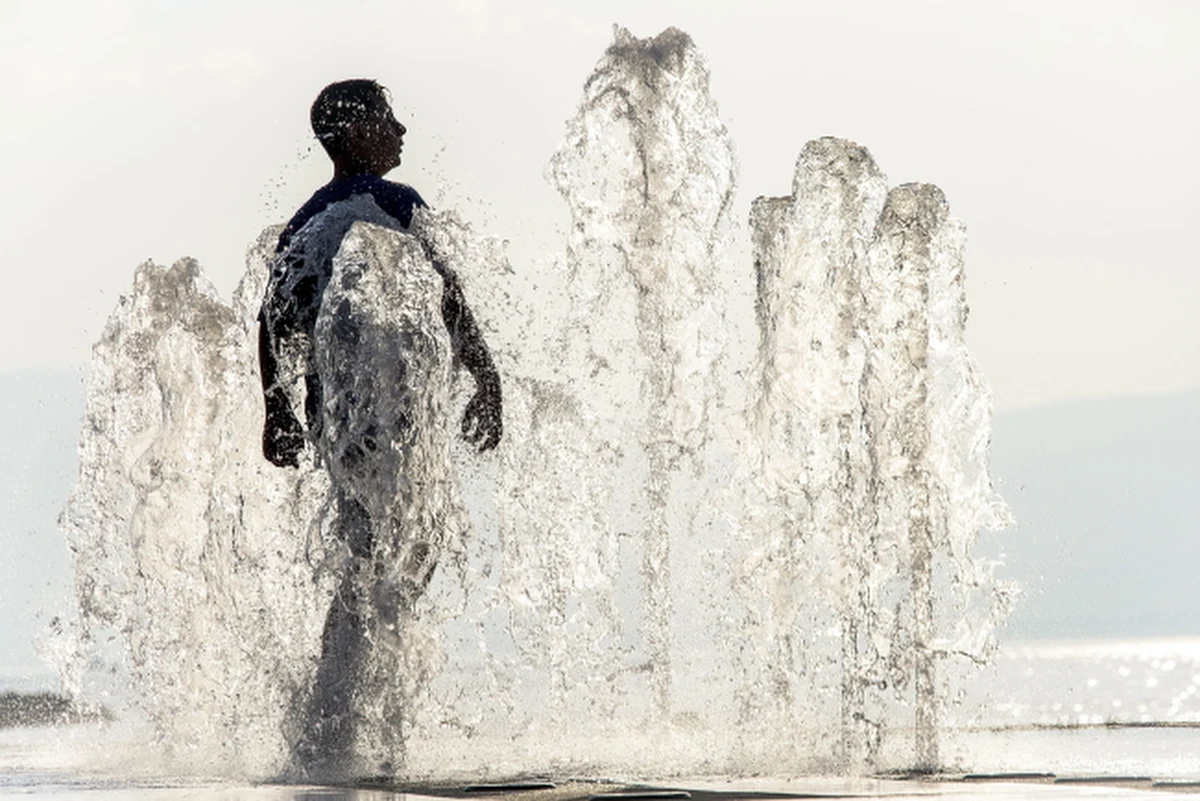 Piątek ma być dniem, kiedy do Włoch dotrze kulminacyjna fala tropikalnych upałów. Mieszkańcy Italii kolejny tydzień zmagają się z temperaturami sięgającymi 40 stopni Celsjusza. Lekkie ochłodzenie zapowiadane jest dopiero na koniec lipca.