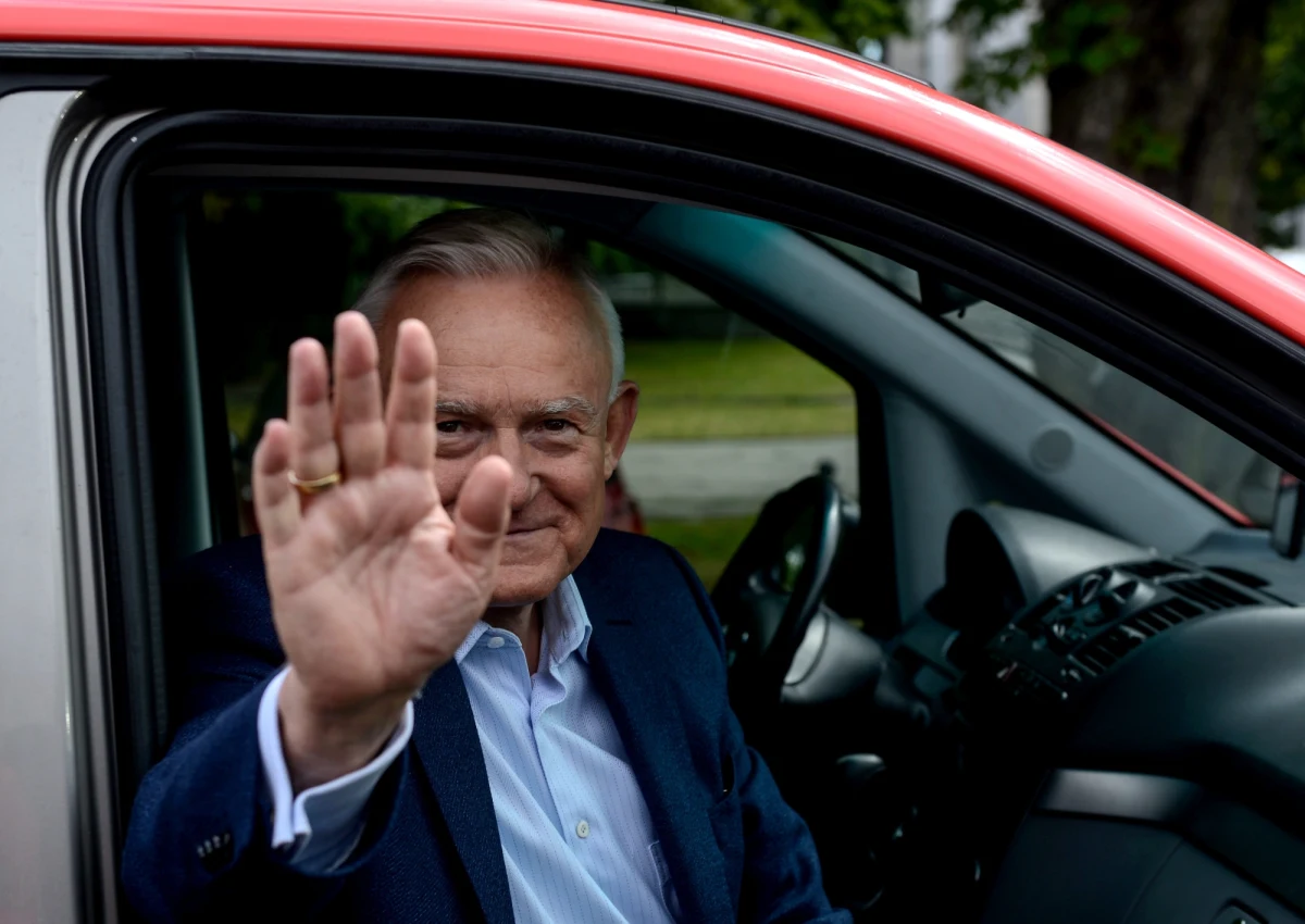 W warszawskiej siedzibie SLD zebrała się Rada Krajowa Sojuszu; działacze partii mają zdecydować, czy SLD wystartuje w wyborach parlamentarnych pod własnym szyldem, czy w koalicji. Opinie polityków formacji w tej sprawie są podzielone.