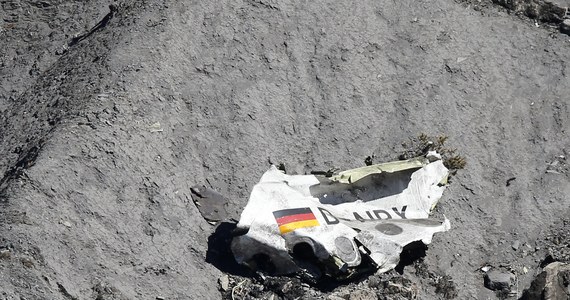 Rodziny ofiar katastrofy samolotu linii Germanwings, który w marcu rozbił się w Alpach ze 150 osobami na pokładzie, domagają się odszkodowań w wysokości po 200 tys. euro za każdego zabitego - podał "Bild am Sonntag". Tymczasem przewodnik zaproponował im zaledwie po 25 tys. euro. 