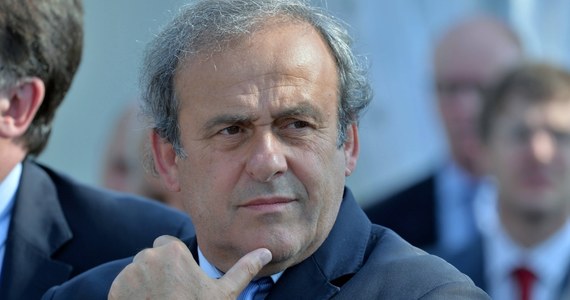 Prezydent Europejskiej Unii Piłkarskiej Michel Platini chce powstrzymać czołowe kluby przed gromadzeniem najlepszych zawodników. "Musimy myśleć o futbolu w całej Europie, a nie tylko z perspektywy dwóch, czy trzech zespołów - powiedział Platini w wywiadzie dla magazynu "World Soccer". "To, co jest ważne w najbliższej przyszłości, to ograniczenie gromadzenia gwiazd w raptem kilku klubach. W przeciwnym razie szersza rywalizacja z czasem przestanie mieć sens" - podkreślił. 