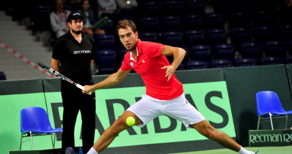 Jerzy Janowicz pokonał w czterech setach Serhija Stachowskiego i zagwarantował reprezentacji Polski zwycięstwo w meczu z Ukrainą. Dzięki temu Polacy we wrześniu zagrają mecz barażowy o awans do przyszłorocznych rozgrywek Grupy Światowej.