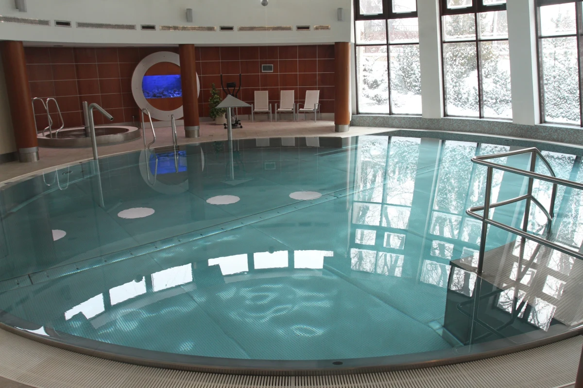 Sześcioro dzieci trafiło na obserwację do szpitala w Gryficach. Prawdopodobnie zatruły się one chlorem na basenie jednego z ośrodków wypoczynkowych w Niechorzu w Zachodniopomorskiem. 