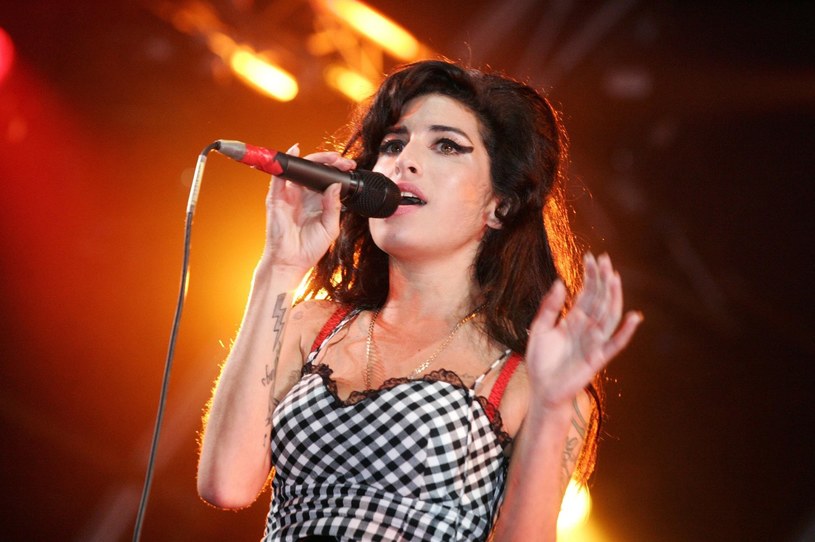 Filmowa opowieść o życiu, muzyce, karierze i tragicznej śmierci Amy Winehouse, jednej z najpopularniejszych i najbardziej kontrowersyjnych angielskich piosenkarek ostatnich lat - "Amy" w reżyserii Asifa Kapadii 7 sierpnia trafi do polskich kin. Winehouse zmarła w 2011 roku w wyniku przedawkowania narkotyków.