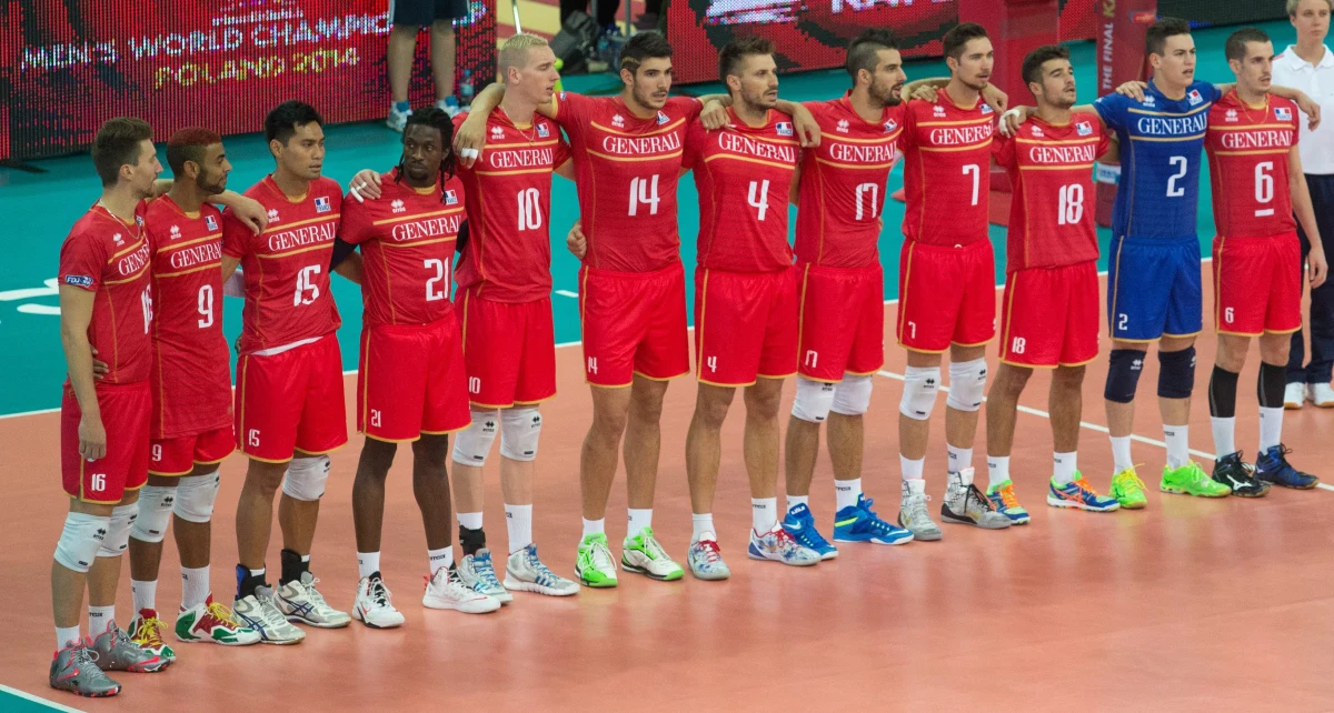 Skandal w siatkarskiej reprezentacji Francji. Najlepszy zawodnik zakończonej w niedzielę Ligi Światowej Earvin N'Gapeth został aresztowany za napaść na kolejarza. Przyjmujący miał rzucić się na niego z pięściami - donosi dziennik „L'Equipe”. 