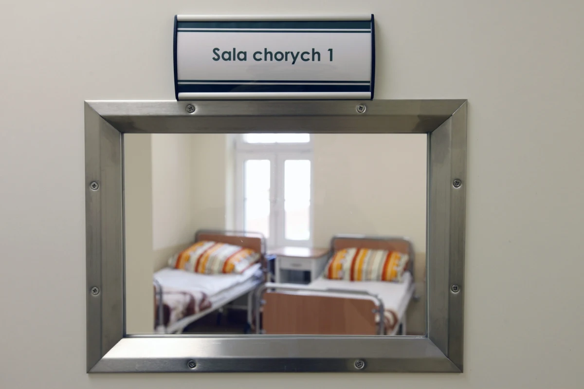 Najokrutniej karała najsłabszych. Zastraszanie, poniżanie, wysyłanie boso na mróz, zastrzyki jako tortura. Była ordynator oddziału dla młodzieży szpitala psychiatrycznego w Starogardzie Gdańskim wciąż pracuje jako psychiatra. Bezkarna od pięciu lat - o bulwersującej sprawie pisze "Gazeta Wyborcza". 