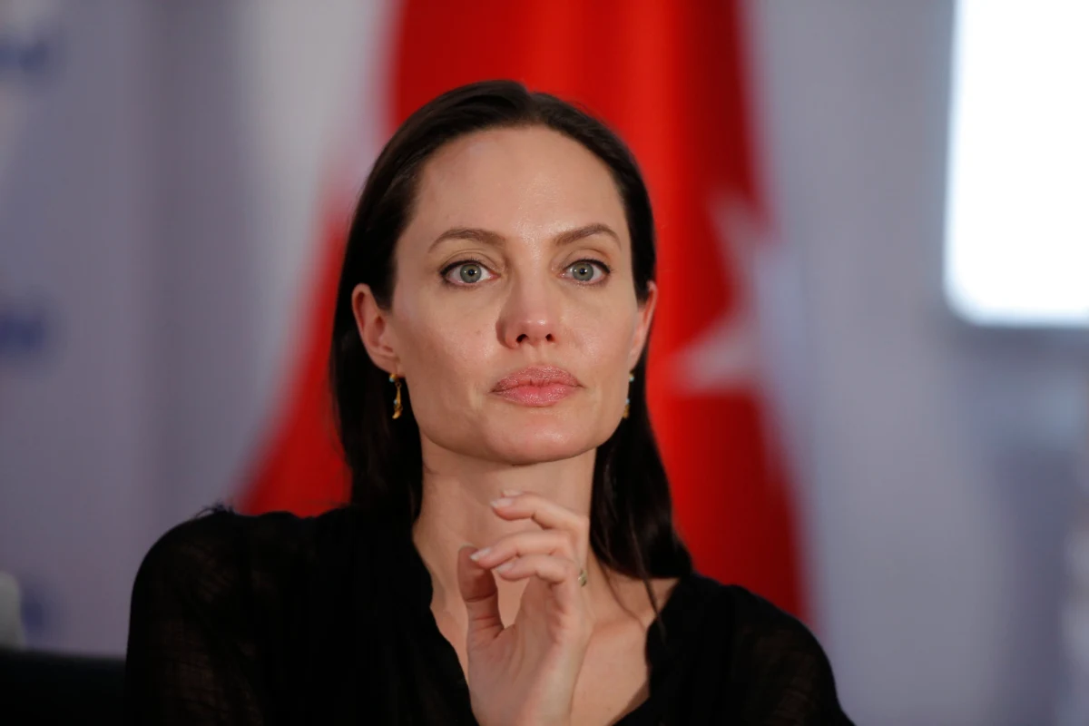 Angelina Jolie, aktorka, a ostatnio także reżyserka i producentka filmowa, nakręci kolejny film. Tym razem dla platformy internetowej Netflix o reżimie Czerwonych Khmerów w Kambodży, widzianym oczami dziecka.