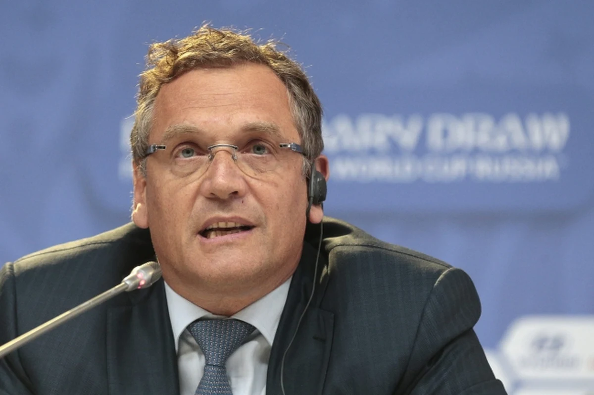 Jerome Valcke, sekretarz generalny Międzynarodowej Federacji Piłki Nożnej (FIFA) zadeklarował, że odejdzie wraz z wyborem nowego prezydenta, który zastąpi Szwajcara Josepha Blattera. Francuz zapewnił, że nie jest odpowiedzialny za kryzysową sytuację w federacji, która jest przedmiotem dochodzenia szwajcarskich i amerykańskich organów ścigania. 