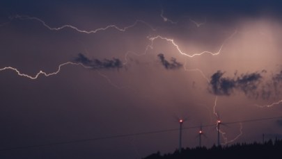 Zbliża się burza, jesteś nad jeziorem. Wiesz, co robić?