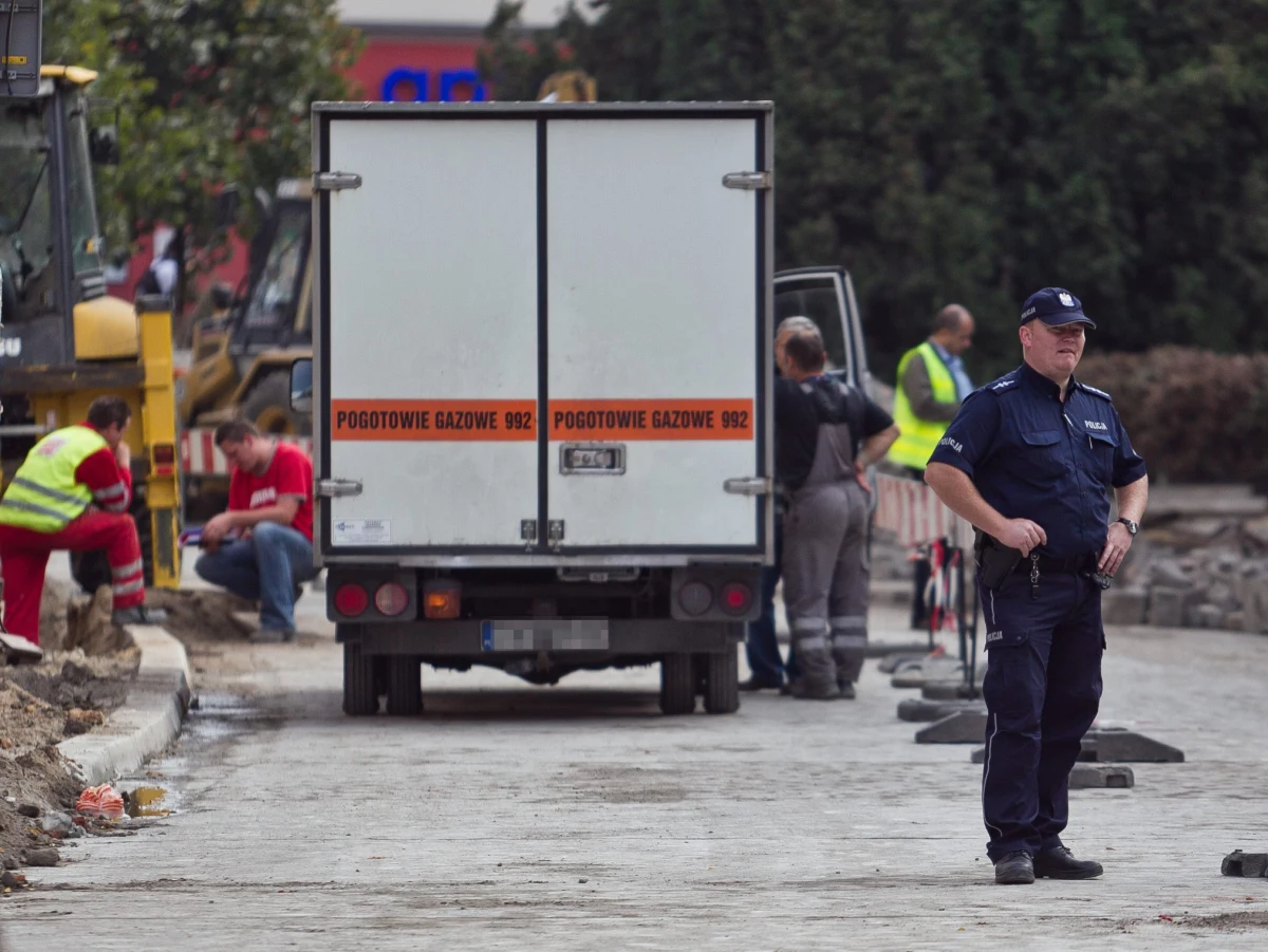 Koparka uszkodziła gazociąg średniego ciśnienia w Rzeszowie na ulicy Sikorskiego. To trasa wylotowa w kierunku Dynowa. 