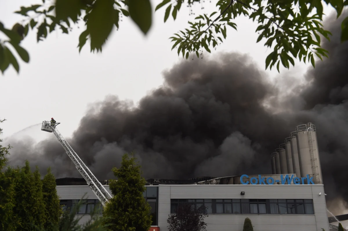 Zaprószenie ognia to najbardziej prawdopodobna przyczyna wczorajszego pożaru zakładu przy ulicy Dąbrowskiego w Łodzi. Jak dowiedziała się reporterka RMF FM Agnieszka Wyderka, rozbiórka spalonego budynku będzie możliwa już w tym tygodniu.