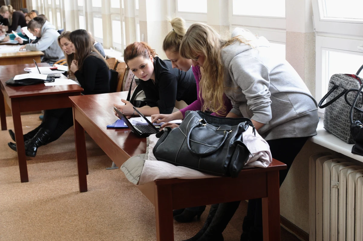 Coraz więcej studentów plagiatuje prace dyplomowe! Nawet co trzecia praca licencjacka czy magisterska może być plagiatem - dowiedział się reporter RMF FM Romuald Kłosowski. Batem na metodę "kopiuj-wklej" - ma być nowe oprogramowanie. Za nowy system sprawdzania prac zapłaci Ministerstwo Nauki i Szkolnictwa Wyższego. 