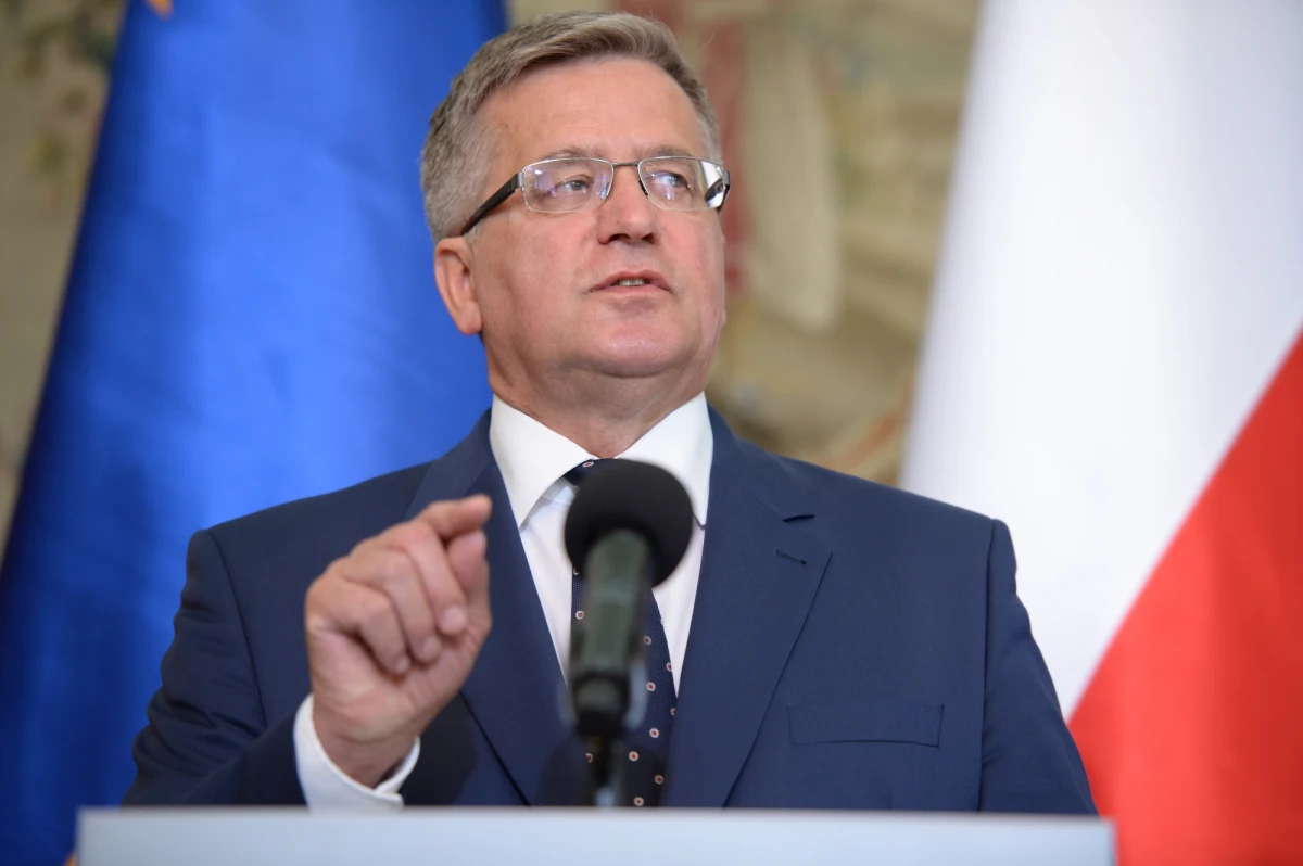 W nowym wydaniu tygodnika „ABC” obraz ostatnich dni prezydentury kreślą współpracownicy Bronisława Komorowskiego, którzy anonimowo zgodzili się opowiedzieć, co dzieje się w kancelarii głowy państwa. Tygodnik dotarł do zdjęć z wypoczynku Komorowskiego w Budzie Ruskiej, gdzie prezydent zdaje się leczyć rany po sromotnej porażce wyborczej.