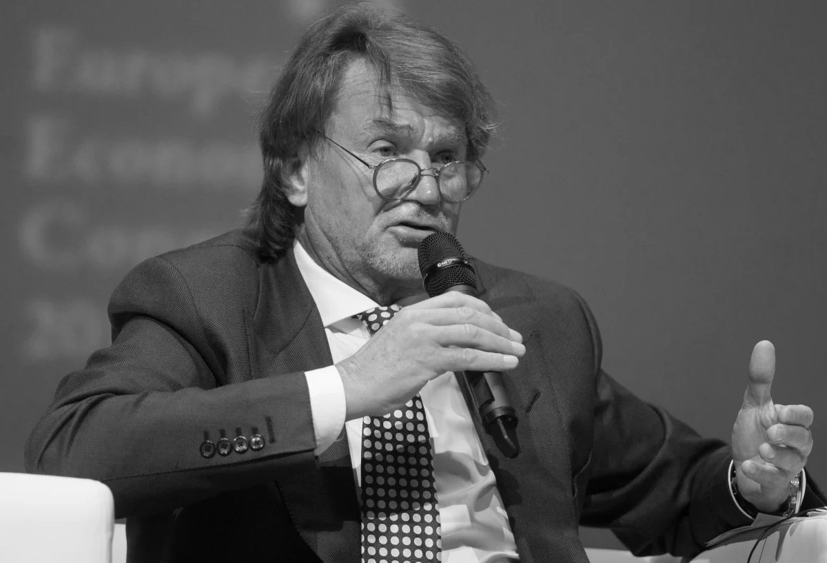 W wieku 65, w wyniku komplikacji po zabiegu, zmarł jeden z największych polskich przedsiębiorców, miliarder - Jan Kulczyk. O śmierci biznesmena poinformował Kulczyk Holding SA. 