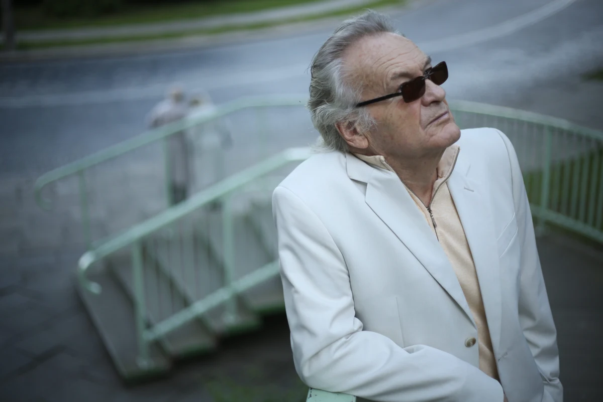 Film "11 minut" w reżyserii Jerzego Skolimowskiego znalazł się w Konkursie Głównym 72. Międzynarodowego Festiwalu Filmowego w Wenecji, który odbędzie się od 2 do 12 września 2015. Pokaz filmu na festiwalu będzie jego światową premierą - informuje Polski Instytut Sztuki Filmowej, który współfinansuje produkcję.