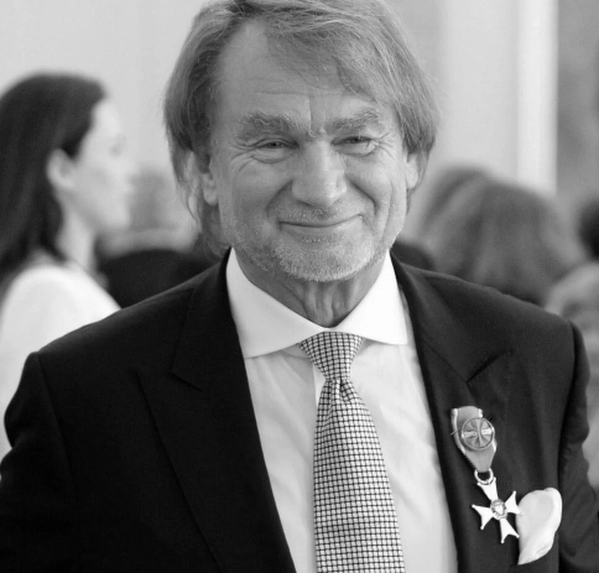 „Doktor Jan Kulczyk należał do nielicznego grona osób, które potrafiły zarabiać duże pieniądze zarówno w Polsce, jak i za granicą. I do tego potrafił się tymi pieniędzmi dzielić” – tak zmarłego w nocy najbogatszego Polaka wspomina w rozmowie z reporterem RMF FM Zygmunt Stępiński, zastępca dyrektora Muzeum Historii Żydów Polskich POLIN. Jan Kulczyk dofinansował budowę tej placówki kwotą 20 milionów złotych.