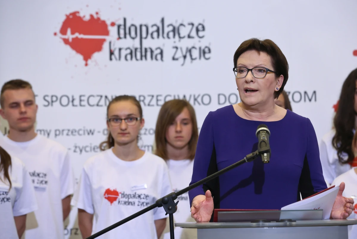 W Warszawie podpisano Pakt Społeczny Przeciw Dopalaczom. Ma on skoordynować działania różnych instytucji, organizacji i mediów, w walce z tymi substancjami. Rusza też kampania, która będzie informować o zagrożeniach związanych z zażywaniem dopalaczy.