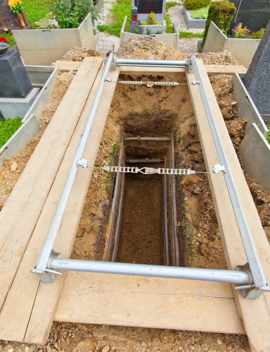 Niemieccy prokuratorzy postawili zarzut "uszkodzenia ciała w wyniku zaniedbania" lekarzowi, który stwierdził zgon kobiety, która później obudziła się w chłodni domu pogrzebowego. Makabryczna historia zdarzyła się w marcu.