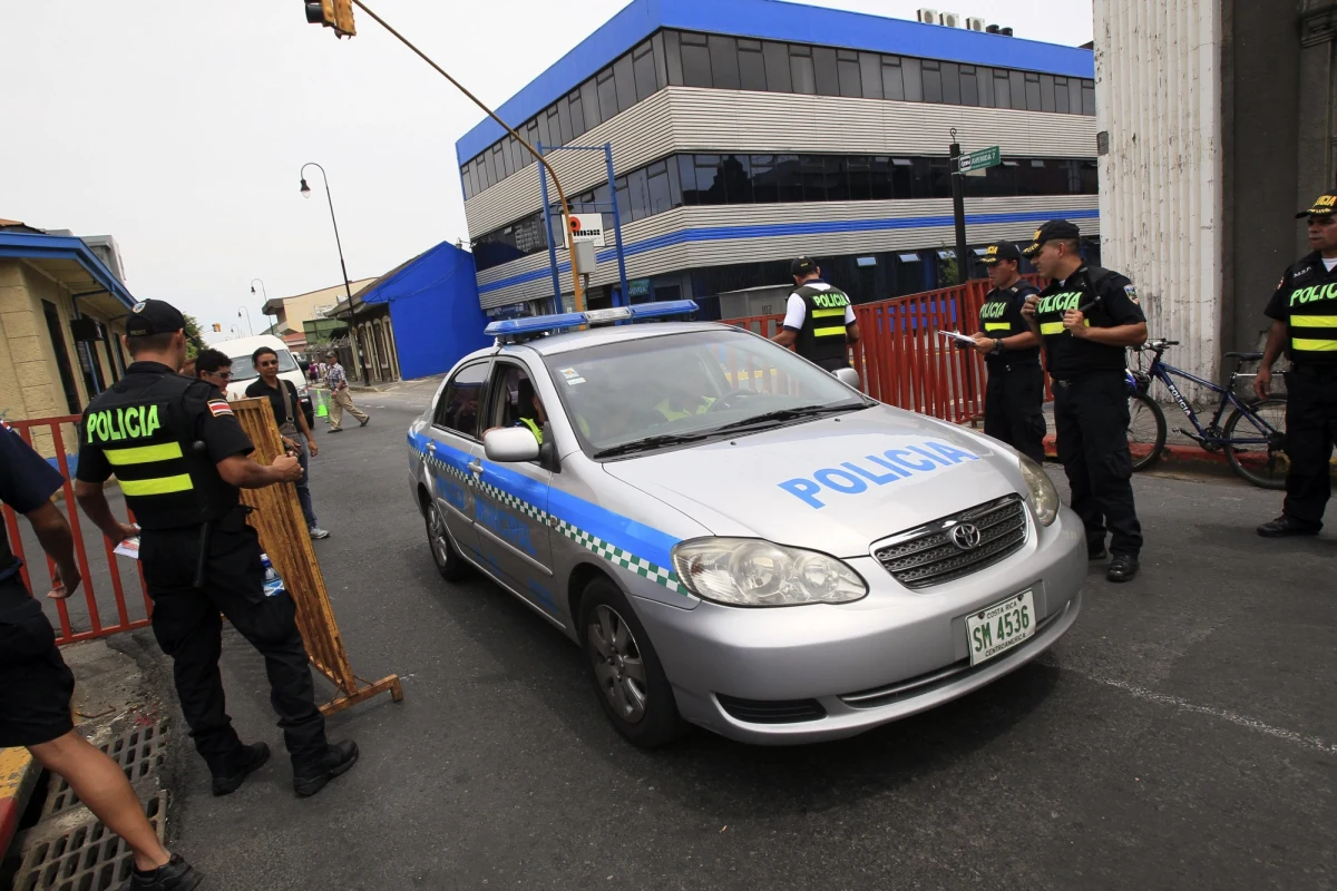 Pozbawione głów ciała ośmiorga członków jednej rodziny, w tym dwóch nastolatków, znaleziono niedaleko Casa Quemada w stanie Chihuahua na północy Meksyku. Wszyscy zostali zamordowani w tzw. złotym trójkącie, na terenie rozciągającym się między stany Sinaloa, Durango i Chihuahua, gdzie kartele narkotykowe uprawiają marihuanę i mak na opium. 