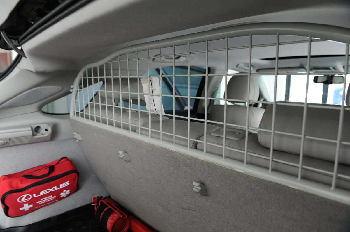 Policja z Krapkowic na Opolszczyźnie zatrzymała Słowaka wiozącego dziecko w... bagażniku. Autem, jadącym autostradą A4, podróżowało jeszcze pięć dorosłych osób. 