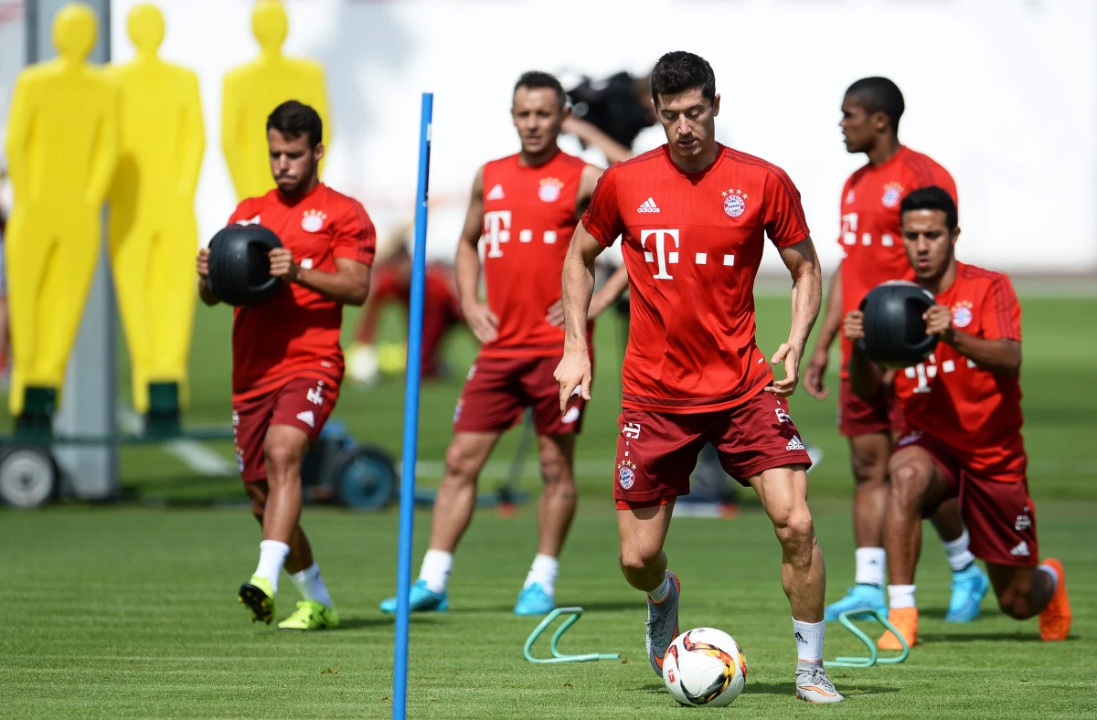 Nie mieliście wątpliwości: najlepszym piłkarzem wśród tych, którzy wybiegną na boisko w meczu o Superpuchar Niemiec, jest Robert Lewandowski! Takiego zdania jest większość internautów, którzy wzięli udział w naszej zabawie, w której stawką była podwójna wejściówka na ten szlagierowy pojedynek. "Lewy" jest również bohaterem zwycięskiego wpisu.