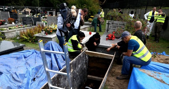 195 grobów – właśnie tyle – według IPN powinno zostać przeniesionych z terenu powązkowskiej Łączki. Instytut zwróci się do wojewody mazowieckiego z wnioskiem o przeprowadzenie tej operacji, która ma umożliwić dokończenie ekshumacji szczątków komunistycznych ofiar z lat 40 i 50. 