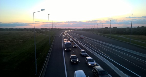 5 samochodów zderzyło się na autostradzie A4 w Brzeziu (woj. małopolskie). W wypadku ranna zostały ranne dwie osoby. 14-latka i 39-latka trafiły do szpitala w Bochni.