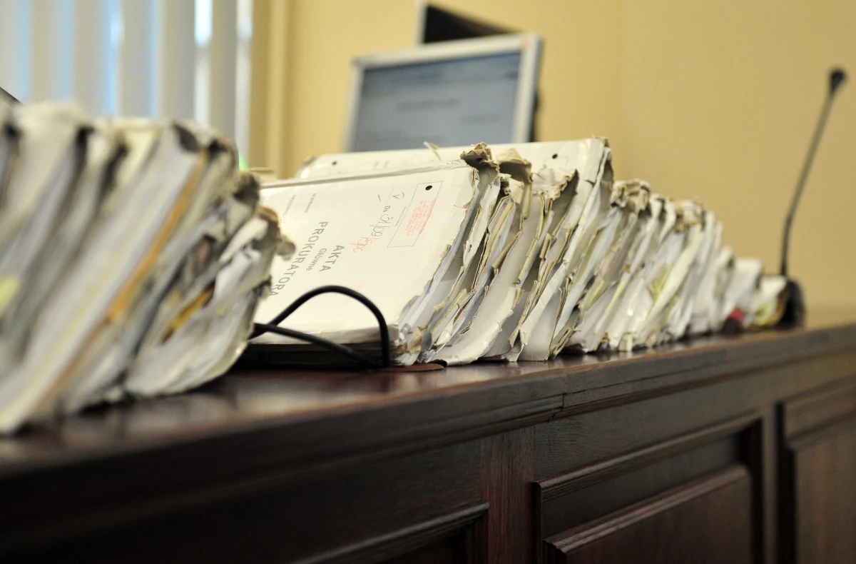 Tylko cztery akty oskarżenia skierowały do sądów po 1 lipca - czyli zmianie przepisów postępowania karnego - prokuratury w Gdańsku i Gdyni. W całym okręgu gdańskim - obejmującym łącznie 14 prokuratur rejonowych - do 20 lipca do sądów nie trafił żaden taki akt. Dla porównania w lipcu ubiegłego roku skierowano ich tam ponad 800. Sprawdzamy, jak w praktyce działa nowa procedura karna.